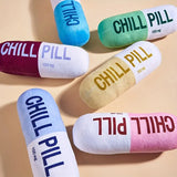 Colorful 'Chill Pill'胶囊药物摆放在浅色背景上