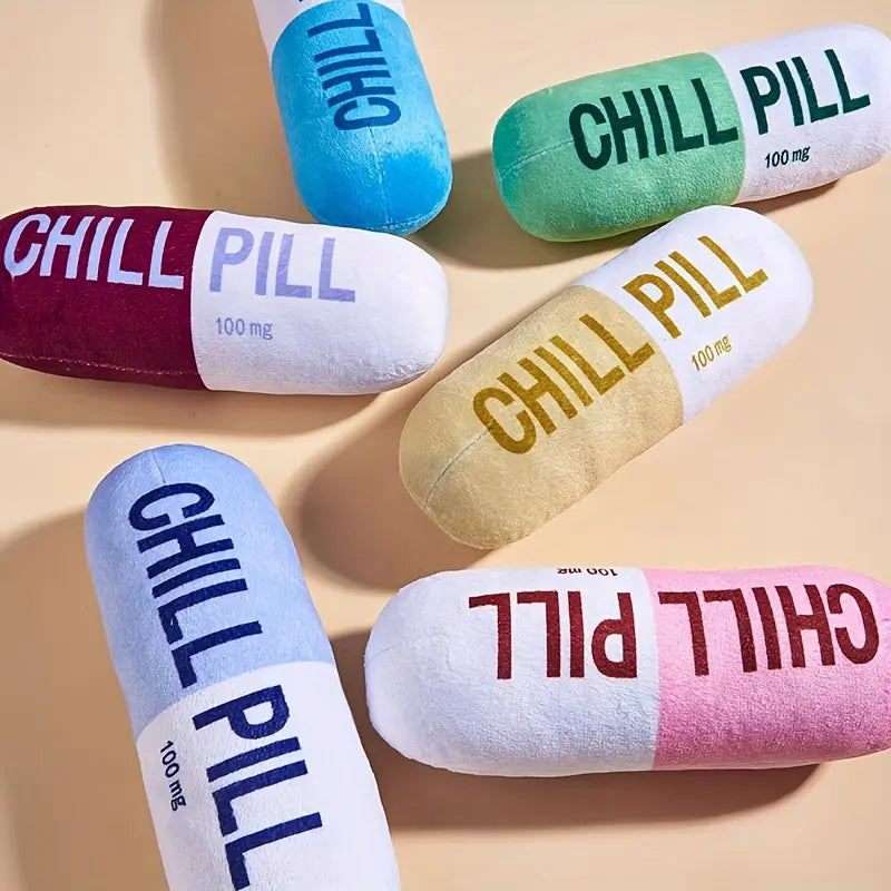 Colorful 'Chill Pill'胶囊药物摆放在浅色背景上